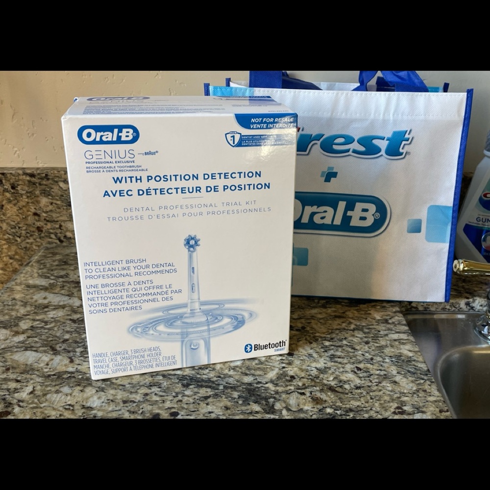 Oral-B Rechargeable Toothbrush—Genius 6000 Smart Brush-NIB with 3 refill heads.